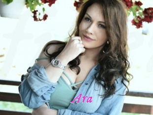 Ara Fille Sensuelle