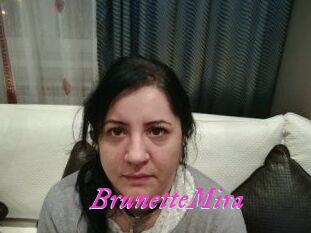 BrunetteMira Fille Sensuelle