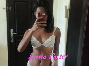 Luna_Foster