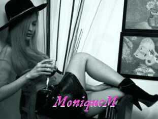 MoniqueM