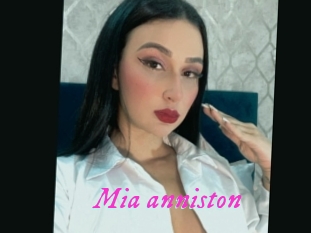 Mia_anniston