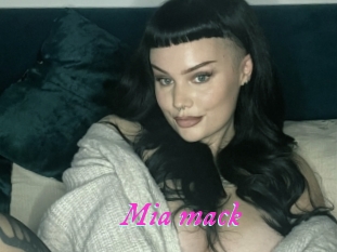 Mia_mack