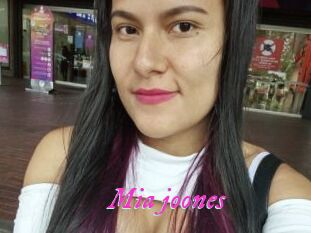 Mia_joones