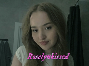 Roselynkissed